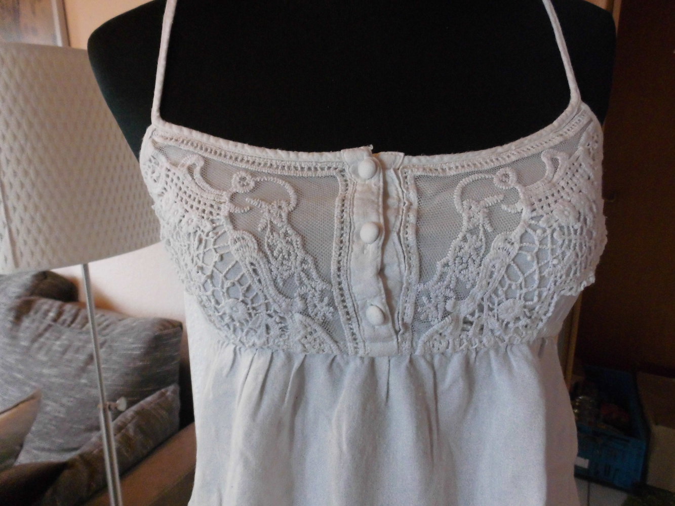 Weißes Top mit Spitze