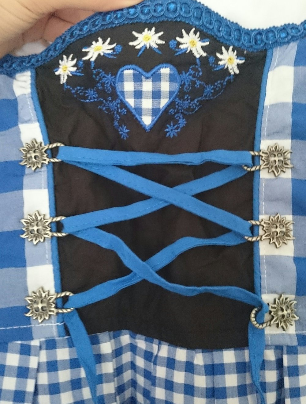 Schönes Dirndl in dunkelblau-kariert 