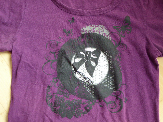 Lila T-Shirt mit coolem Print