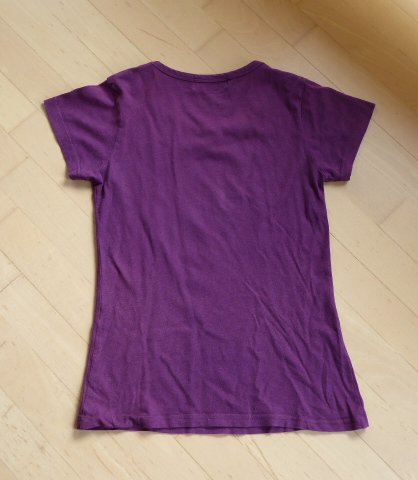 Lila T-Shirt mit coolem Print