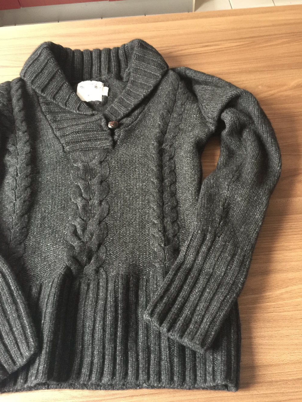 Warmer Pulli mit Zopfmuster und Schalkragen