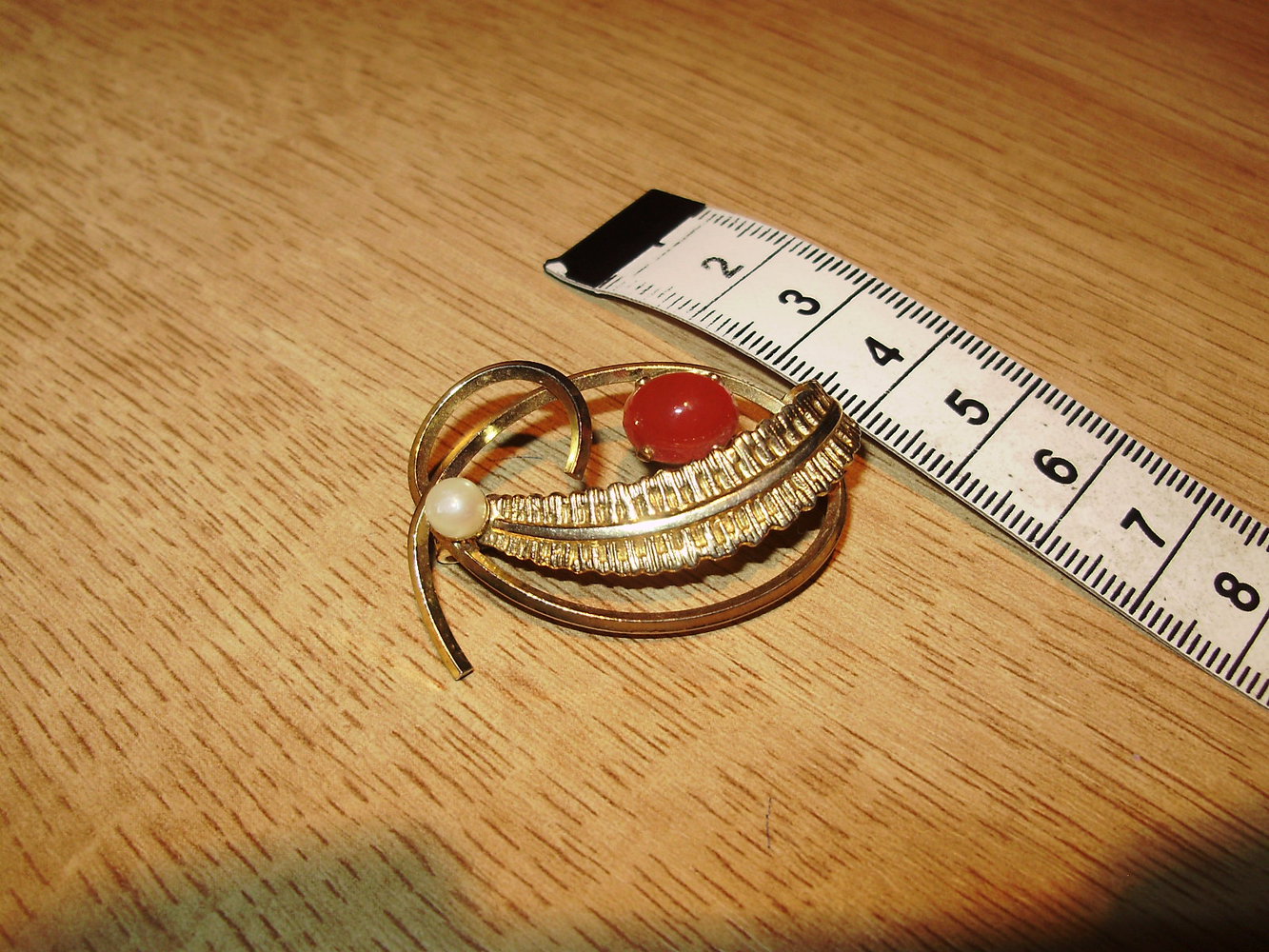 Brosche Vintage golden Feder Perle