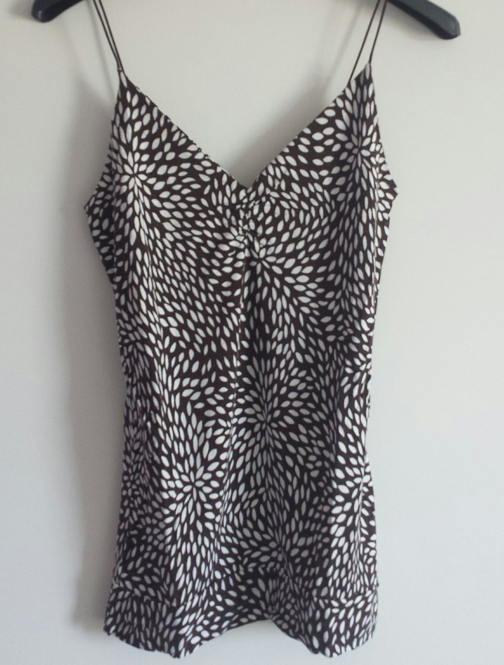 Top mit dünnen Trägern