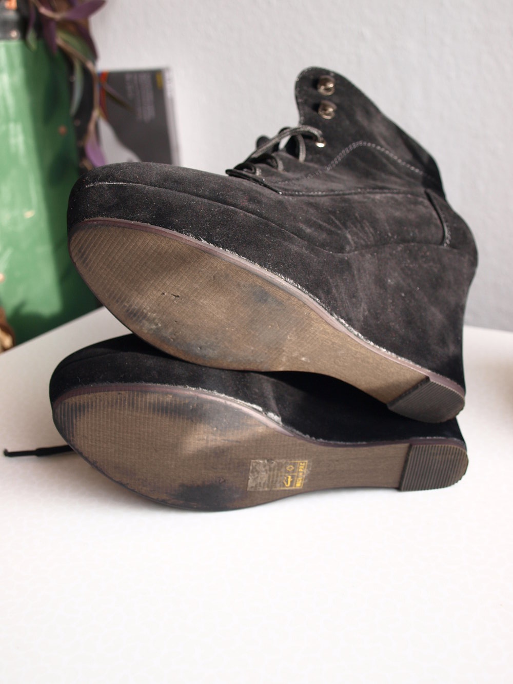 Wedges zum Schnüren in Samtoptik