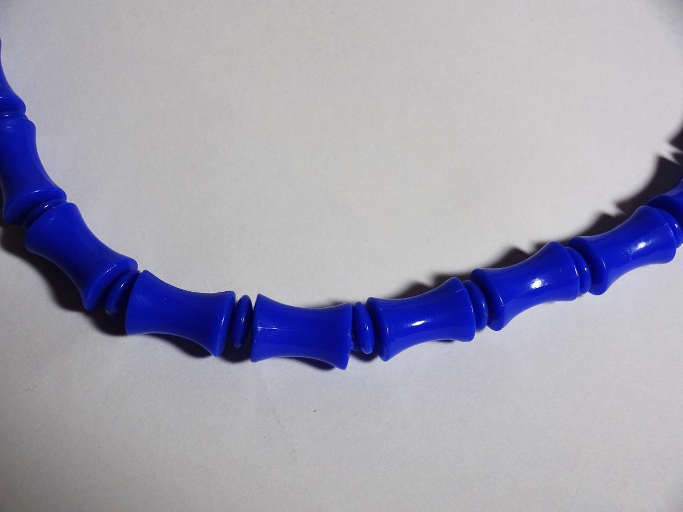 Lange blaue 80s Kette Vintage 80er