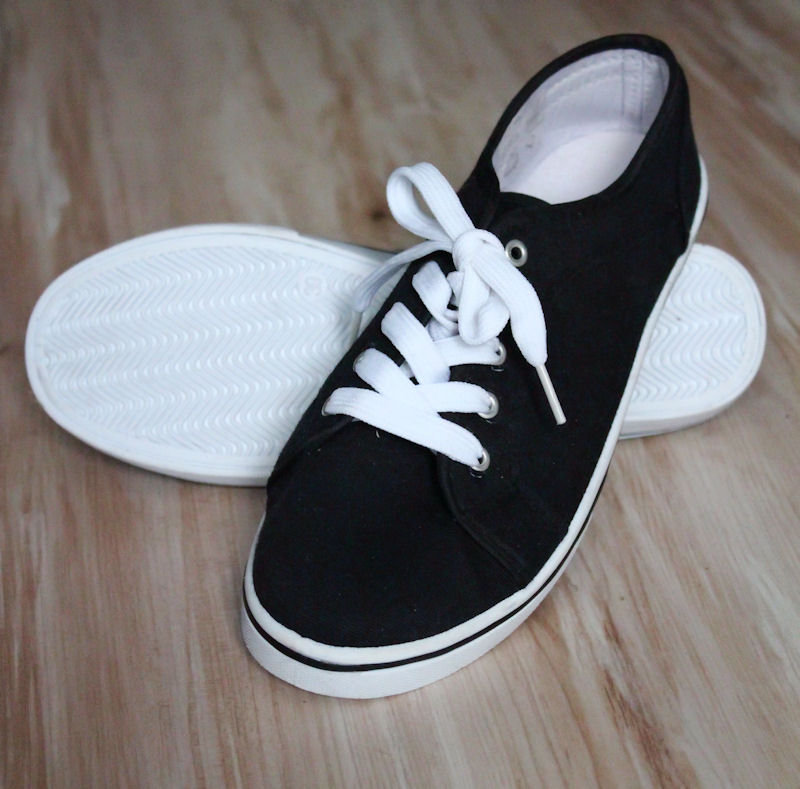 Stoffschuhe für den Sommer, schwarz/weiß, Größe 38