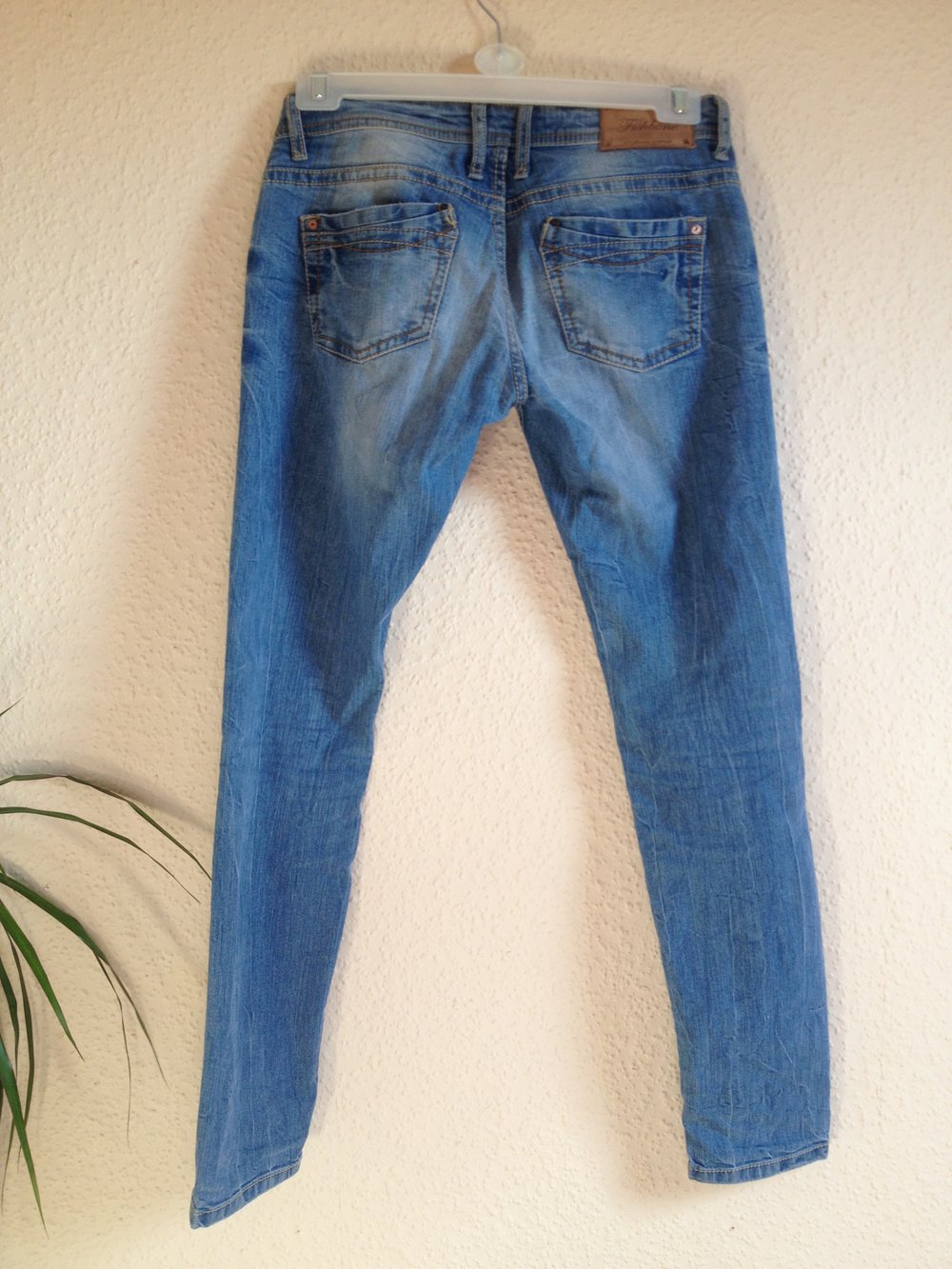 Helle Röhrenjeans (Größe 28)