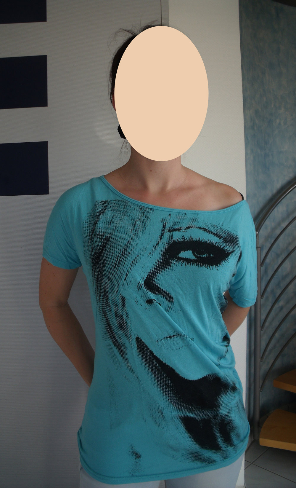 Top, Shirt, weiter Ausschnitt, Gesicht, blau