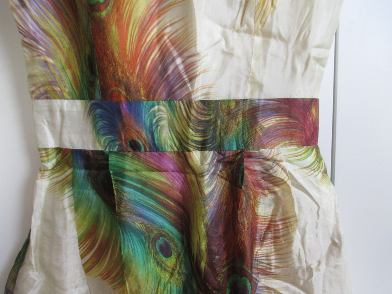 Uttam London; Boutiqueware,  ausgefallenes Seidenkleid  ( 100 % Seide!) mit Pfauenfeder Print, Gr. 34 , Kalla, Marie Dress, Neu mit Etikett