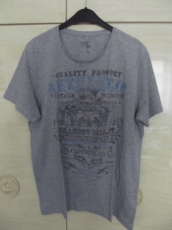 Sehr schönes kurzarm Shirt von WE