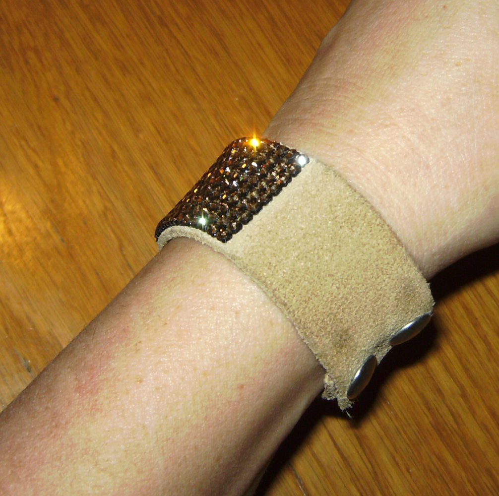 Armband, Lederband mit Strass, Gelenkband, Accessoire, Funkelndes Druckband, used look