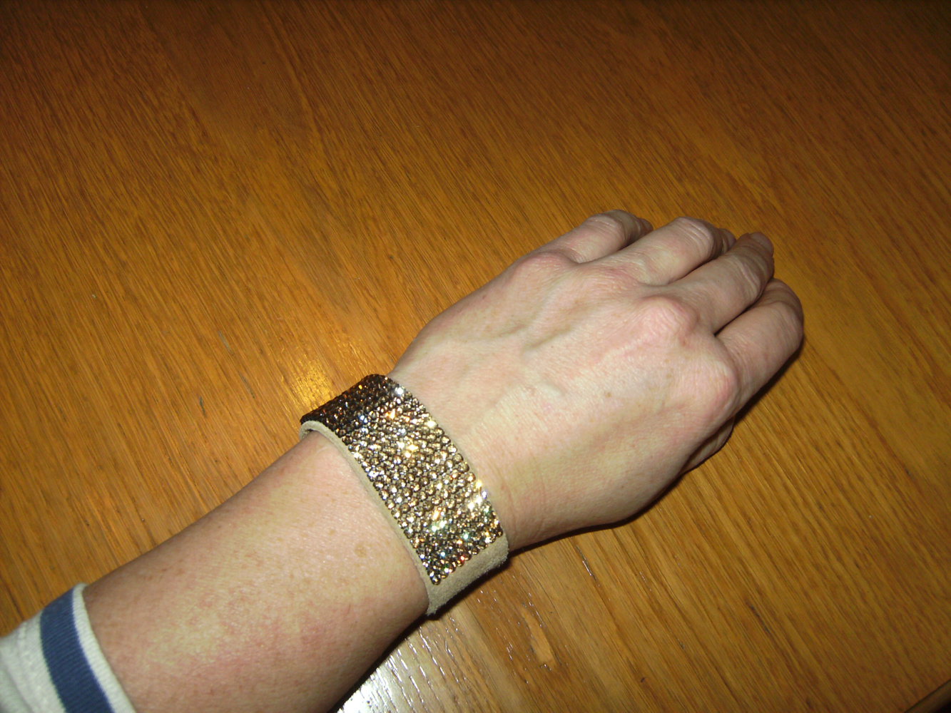 Armband, Lederband mit Strass, Gelenkband, Accessoire, Funkelndes Druckband, used look