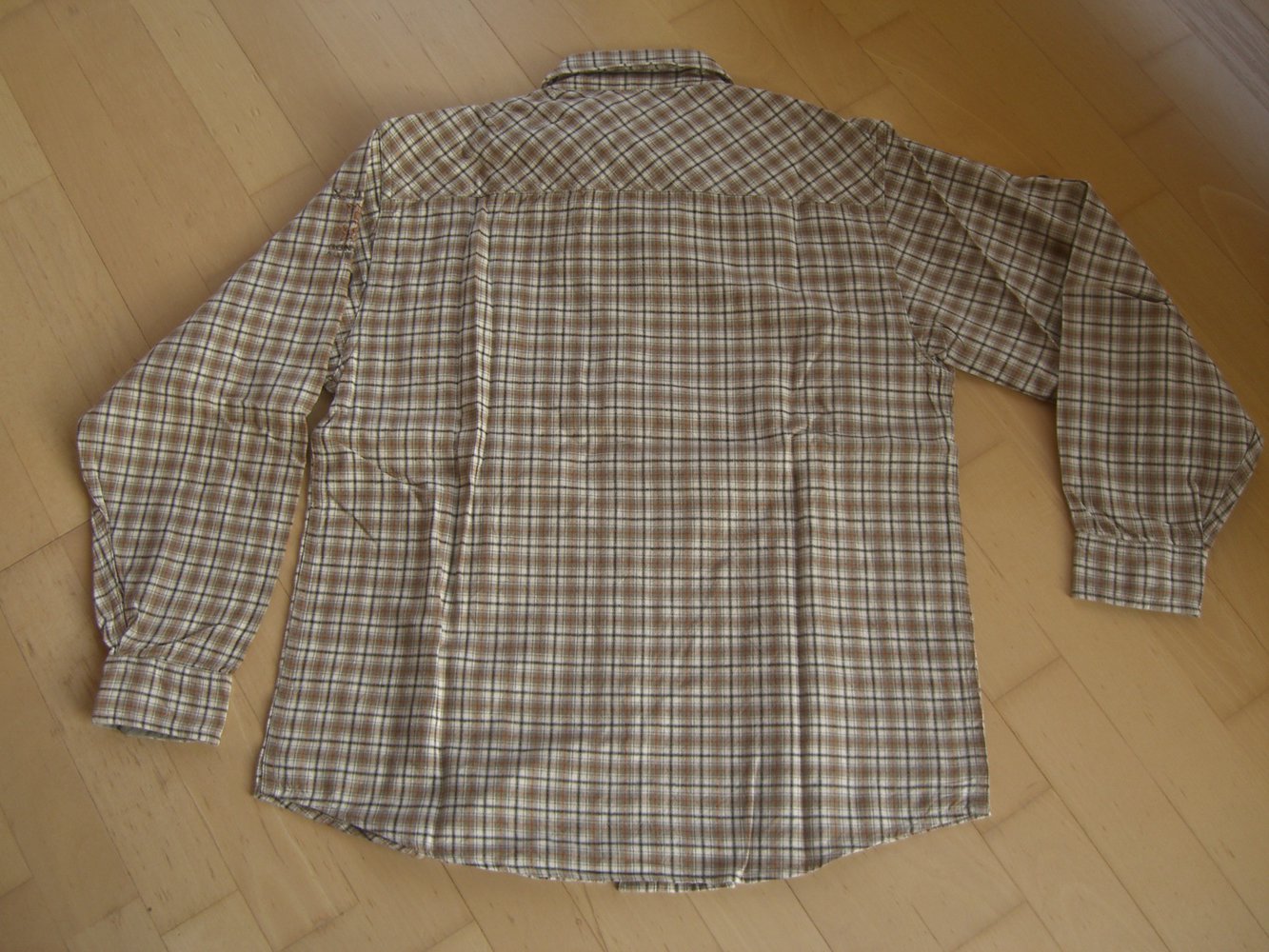 Schönes kariertes Hemd, fast neu