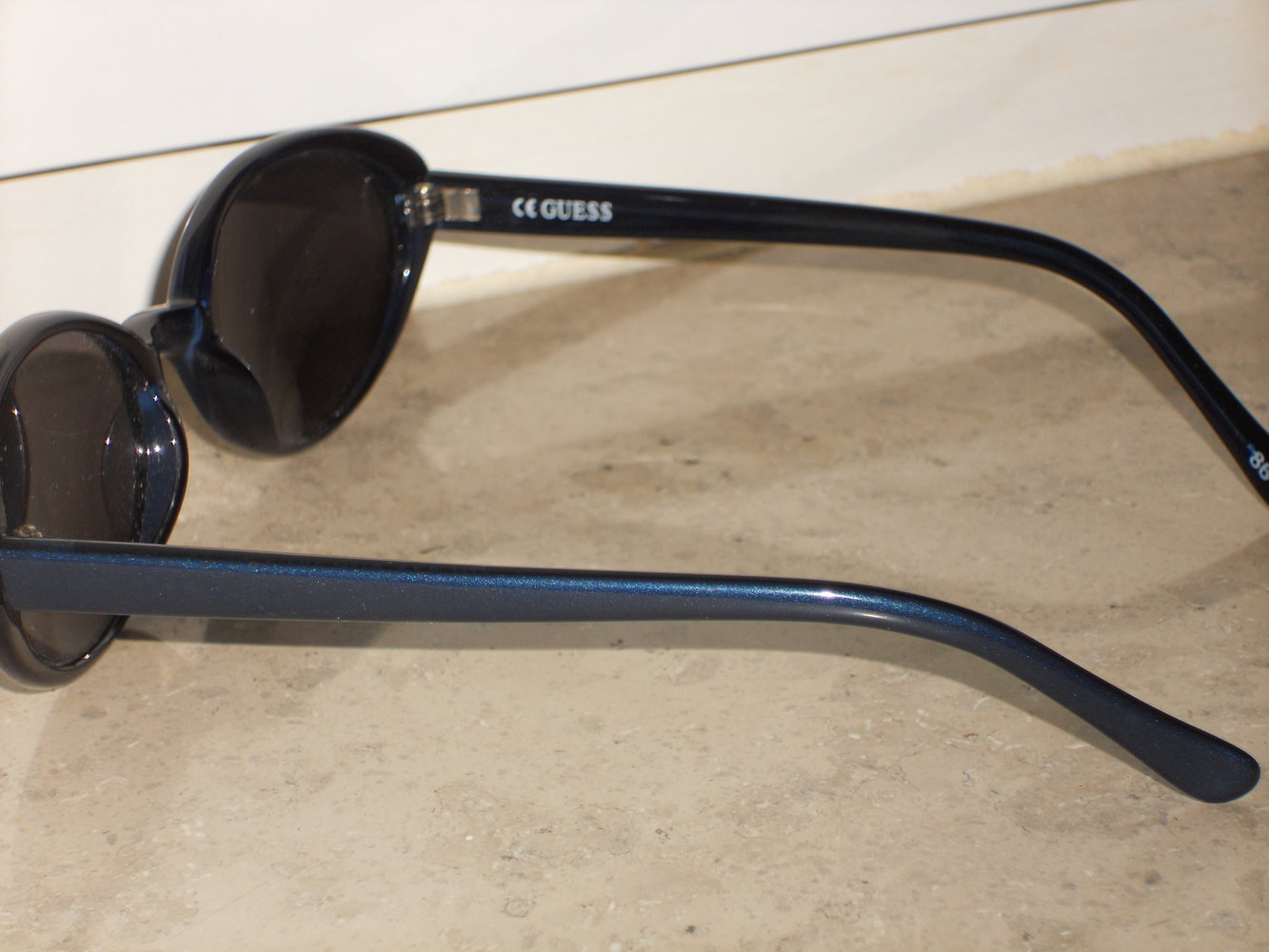 Dunkel Blaue Sonnen Brille von Guess