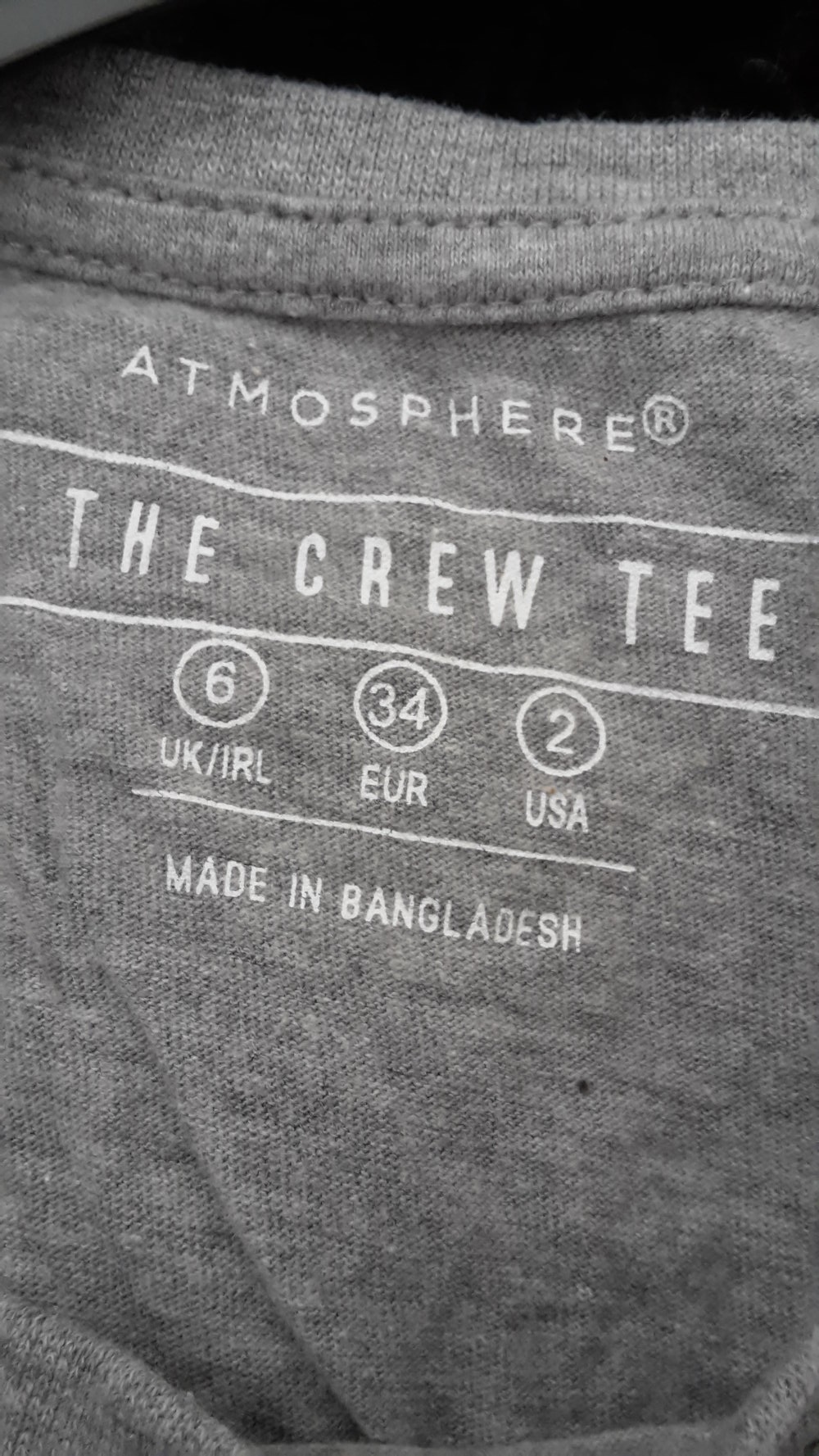 Graues T-shirt mit Schrift