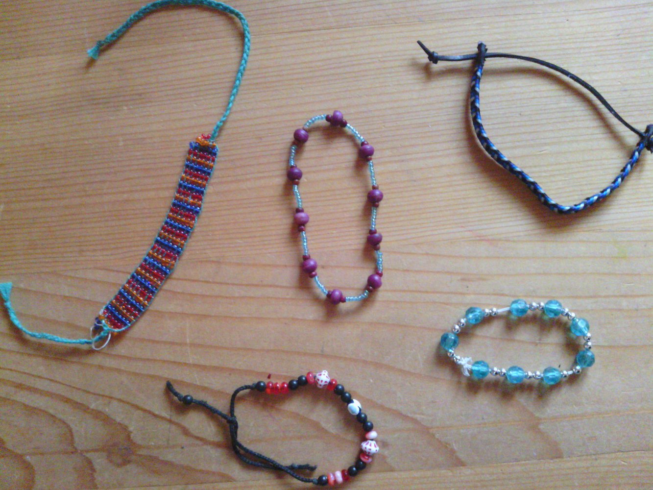 verschiedene Armbänder, gegen Porto zu verschenken