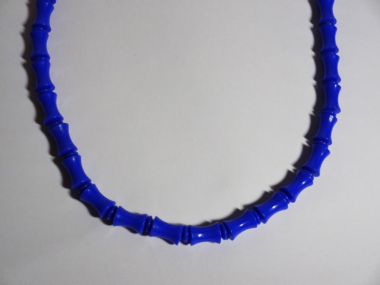 Lange blaue 80s Kette Vintage 80er