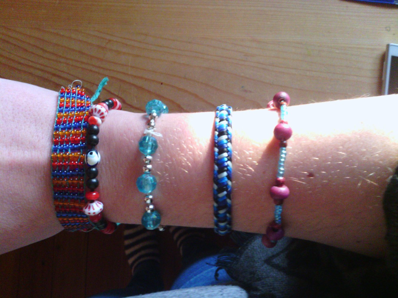 verschiedene Armbänder, gegen Porto zu verschenken