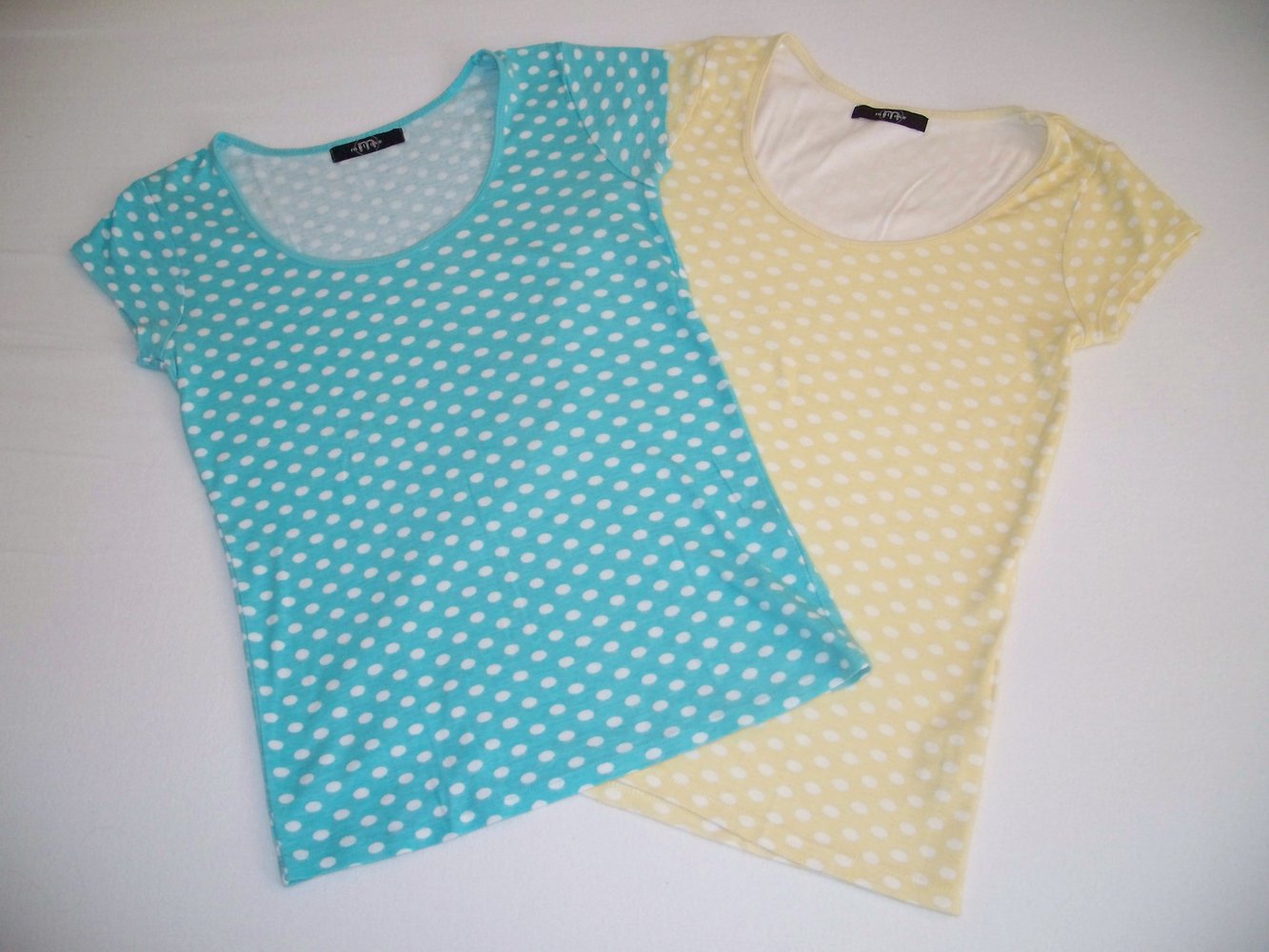 MELROSE// T-Shirt in türkis mit weißen Punkten/ Polka dots