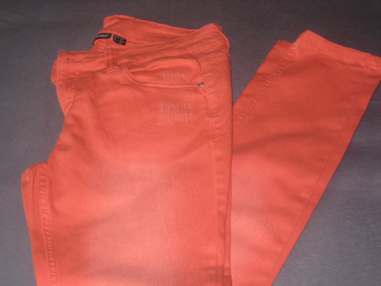 Modische, schmale Hose in Puderton #esmara