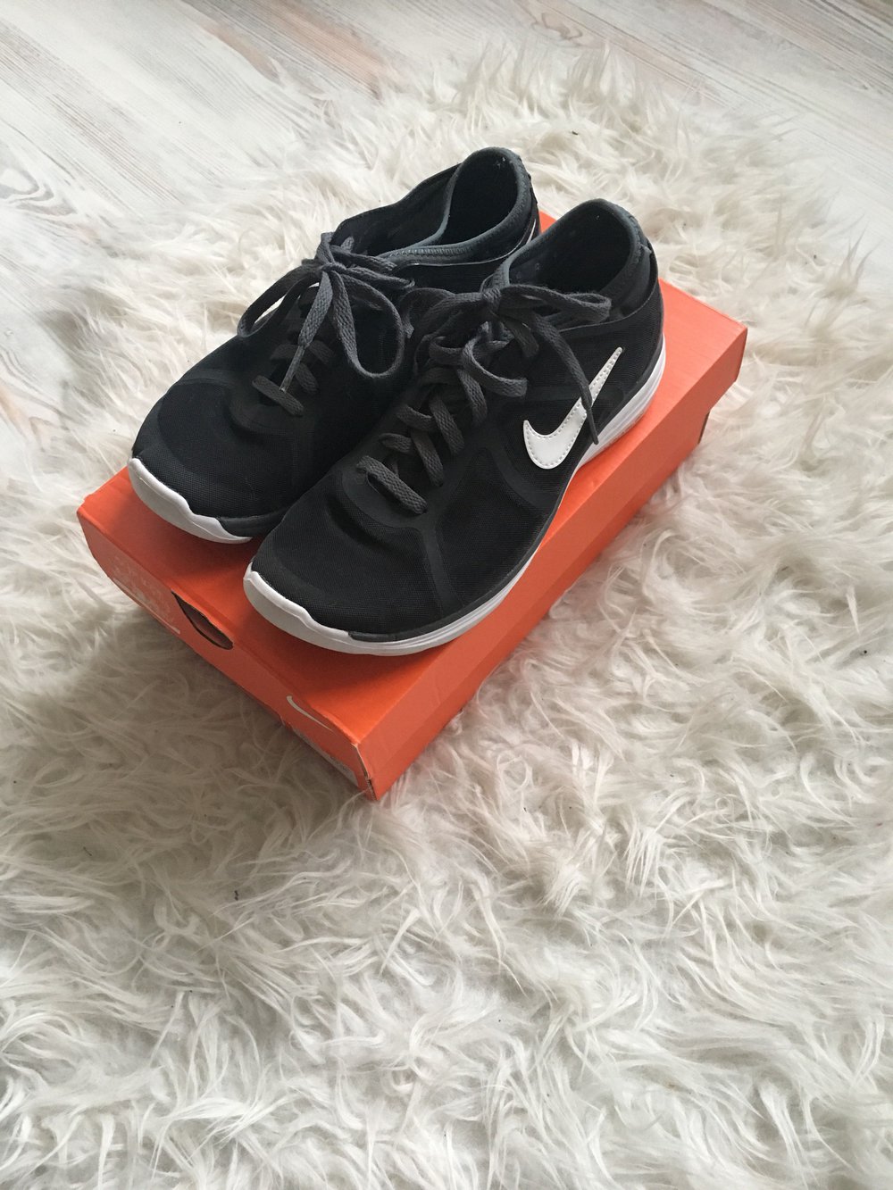 Nike Sportschuhe - Gr. 37,5