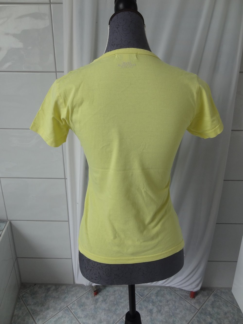 Cooles gelbes T-Shirt mit aufgedruckter 3