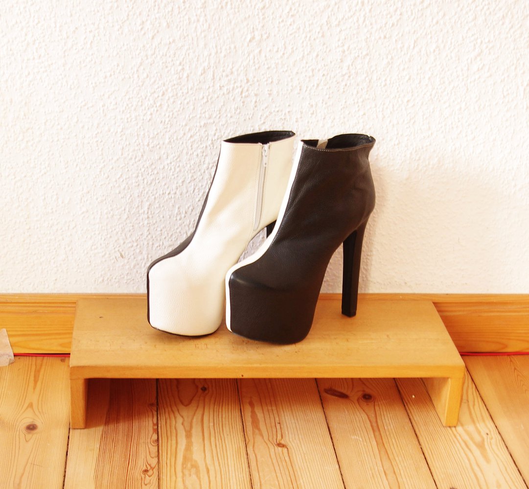 Zweifarbige superhohe Plateau Stiefeletten Gr. 41 YES High Heels
