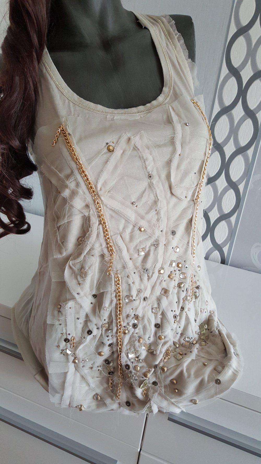 Oberteil Top beige mit Steinen Strass Ketten L 40 / 42
