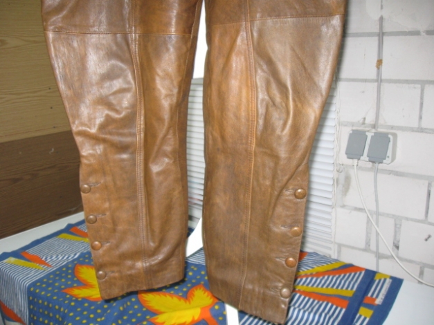 *** Achtung ~ Lederladys aufgepaßt ~ Ausgeflippte Lederhose ***