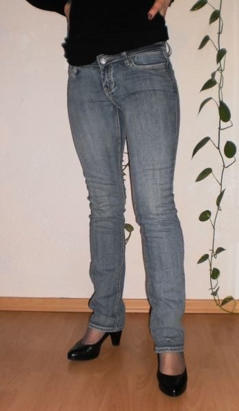 Amisu-Röhrenjeans: Gr. 26 in Middle Blue!