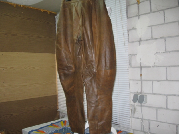 *** Achtung ~ Lederladys aufgepaßt ~ Ausgeflippte Lederhose ***