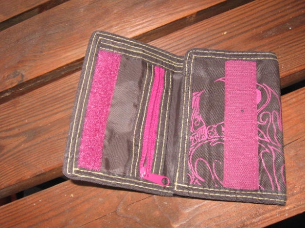 °°° Kleine Geldbörse mit Totenkopfmotiv °°°