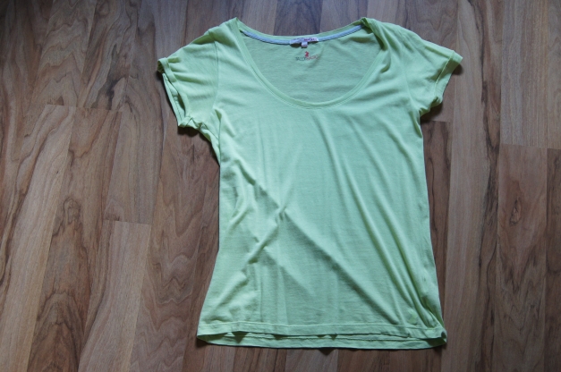 grünes T-shirt