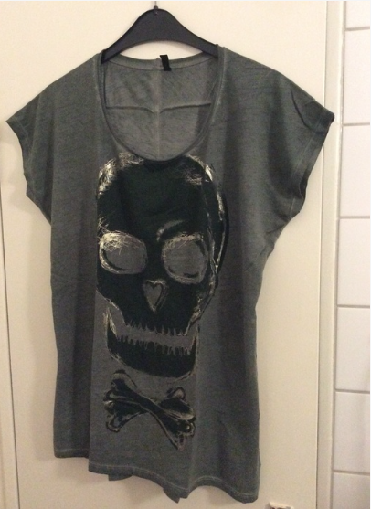 T-Shirt mit Totenkopf