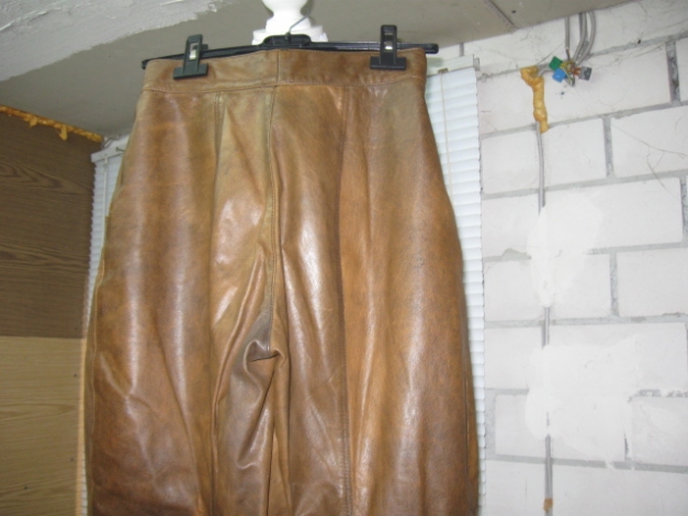 *** Achtung ~ Lederladys aufgepaßt ~ Ausgeflippte Lederhose ***