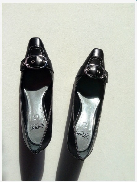 Esprit Selina Pumps Schwarz Leder Schnalle spitz, Gr. 38, ungetragen