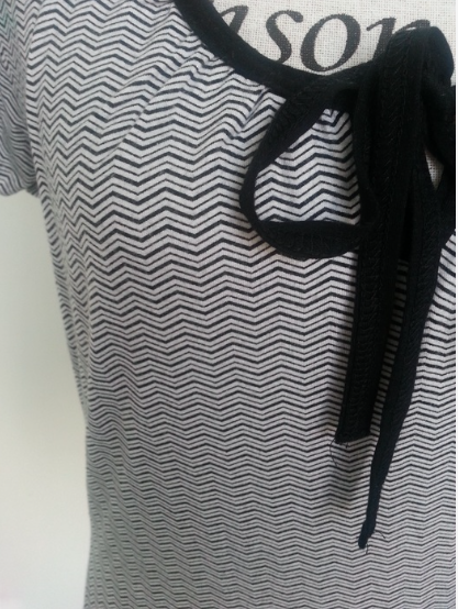 Süßes Shirt mit Schleife