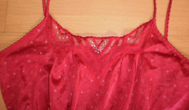 Bonbonfarbenes Glanzsatin-Spitzentop – 80er Original! / Huber-Masche 