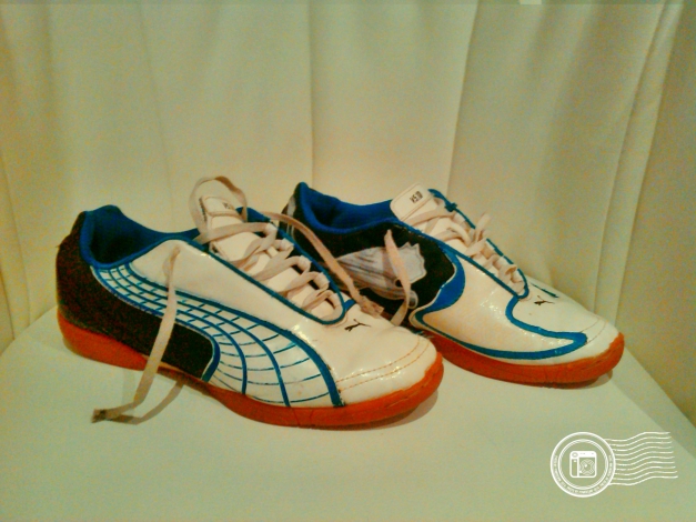 Puma Hallen Fußball Sportschuhe Gr.38,5 Schwarz~Weiß~Royalblau 