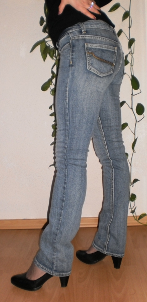 Amisu-Röhrenjeans: Gr. 26 in Middle Blue!