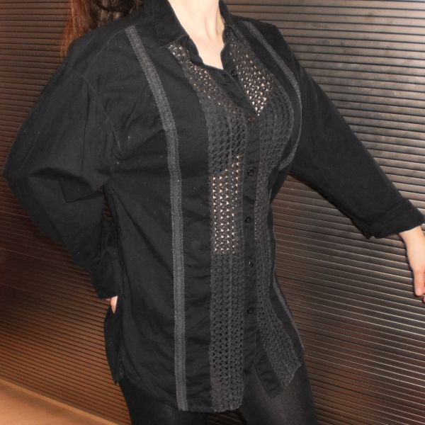 Sexy schwarze lange Stick-/Spitzendesign Stoffbluse aus den 90ern!