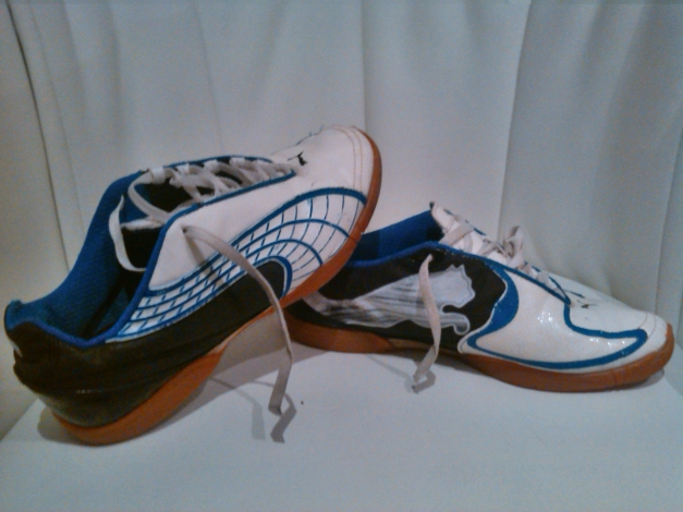 Puma Hallen Fußball Sportschuhe Gr.38,5 Schwarz~Weiß~Royalblau 