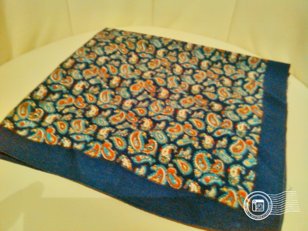 F4) Schal Tuch ca. 52×52 cm Braun/ Blau/ bunt gemustert