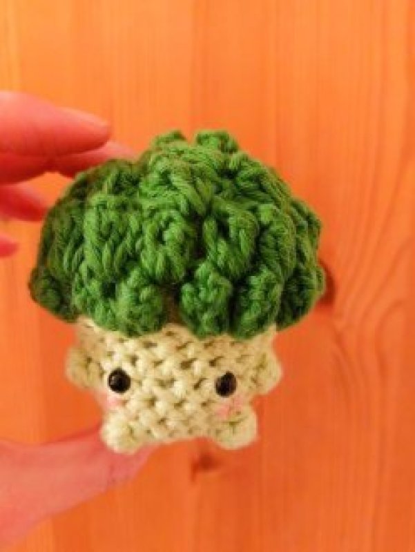 Kawaii Brokkoli gehäkelt