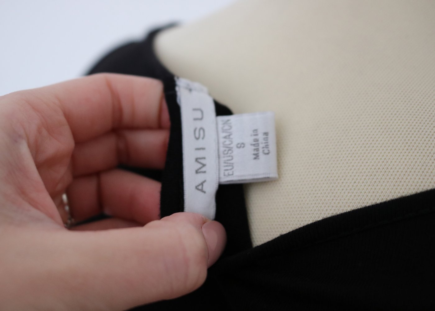 Amisu schwarzes Top mit Wasserfallausschnitt S