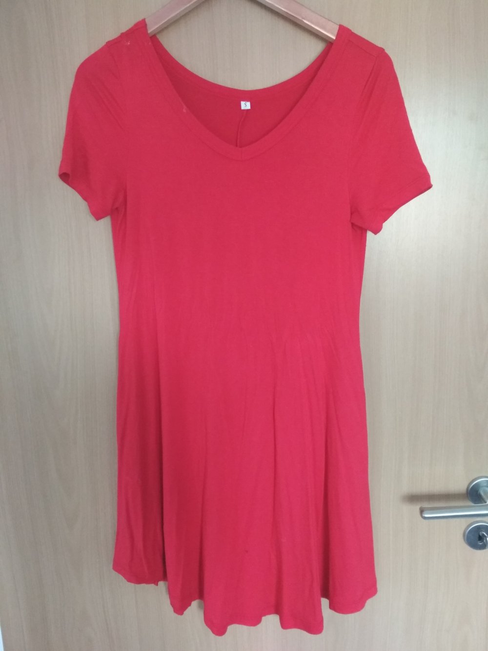 Rotes T-shirt Kleid