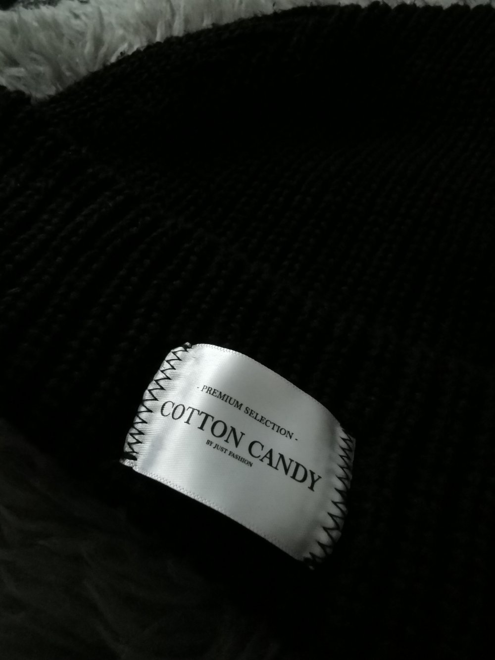 Schwarze Mütze von Cotton Candy 