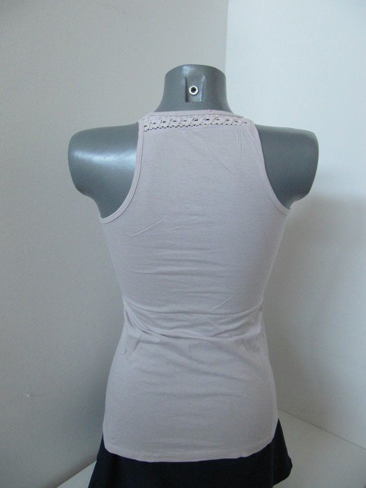 Tolles Top mit Steinchen und Schleife