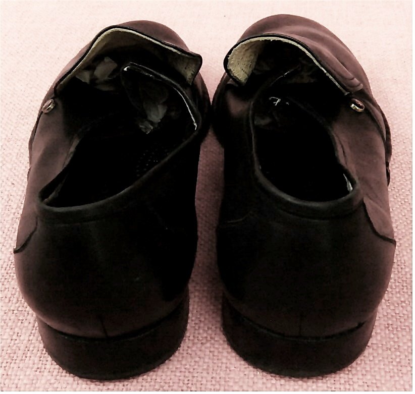 Halbschuhe von Sandra ; Innen - außen - unten Leder - schwarz - Größe 40