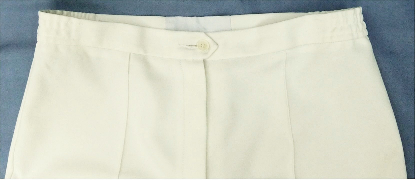 Steghose / Bundfalten-Hose - hellgelblichweiß - etwa Größe 40 